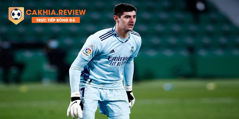 Courtois càng khẳng định tên tuổi trong màu áo Real